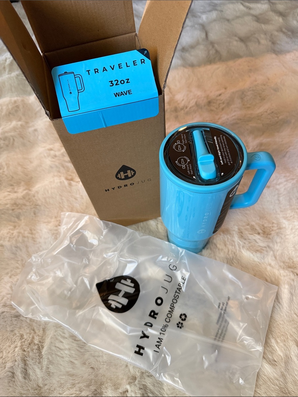 Hydrojug Wave Water bottle 32 oz
Travel-size Blue - Picture 9 of 9